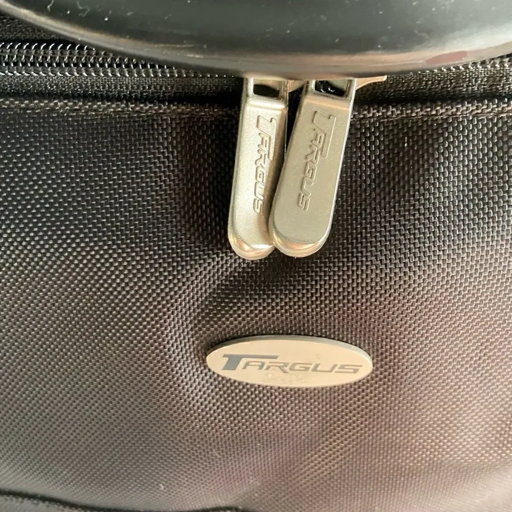 Targums Laptop Briefcase Black Poly W Plastic Handles & Shoulder Strap TV Prop